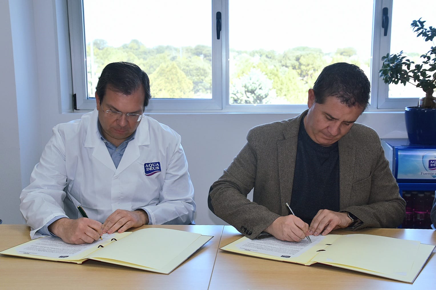 Firma de financiación Aquadeus y obras carretera